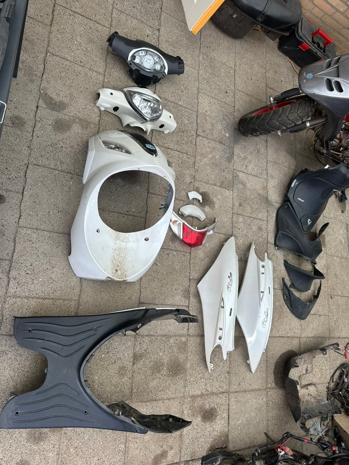 Complete Piaggio New Fly Kappen Set - Wit, Ophalen of Verzenden, Gebruikt, Kap, Piaggio