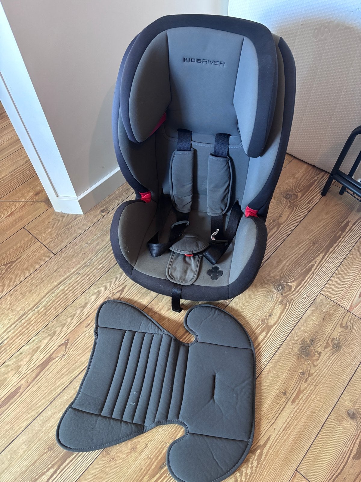 Kidsriver autostoel 9-36 kg met zijbescherming, Kinderen en Baby's, Autostoeltjes, Zijbescherming, 9 t/m 36 kg, Ophalen, Overige merken