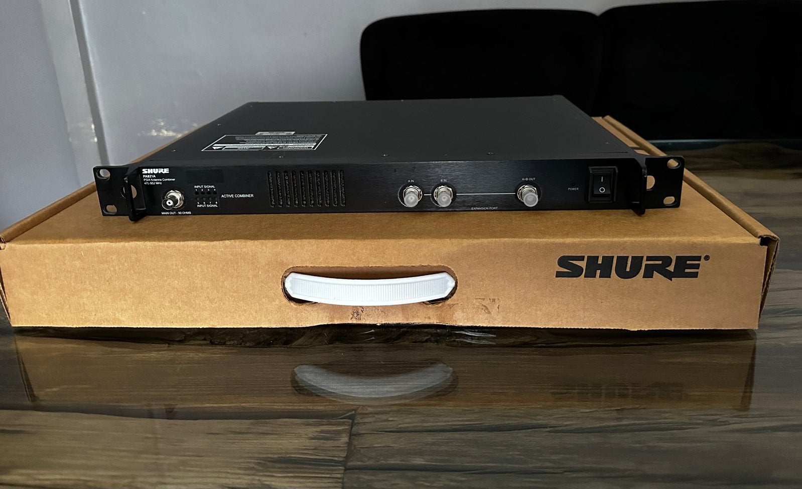 SHURE PA821A PSM Antenna Combiner 478-952 MHz, Ophalen, Zo goed als nieuw, Zangmicrofoon
