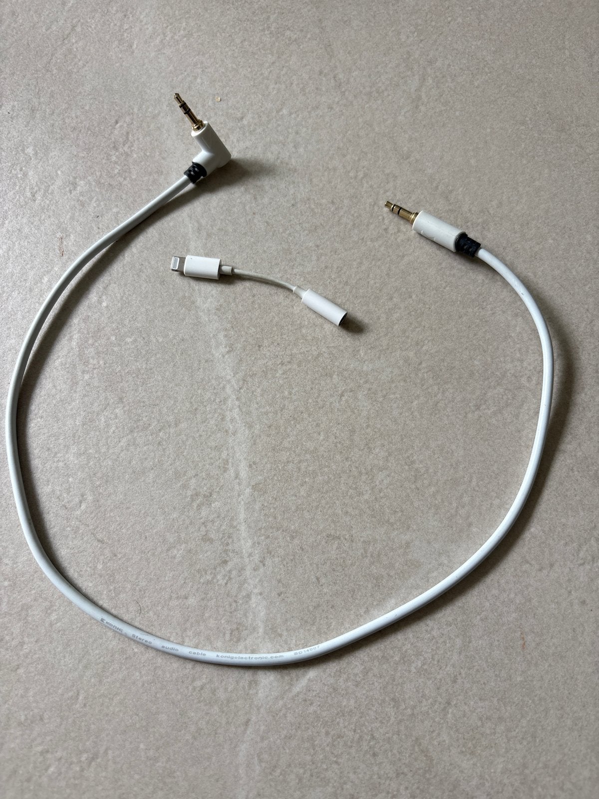 Audio kabel met Lightning naar 3.5mm adapter, Ophalen of Verzenden, Gebruikt, Minder dan 2 meter, Interlink-kabel