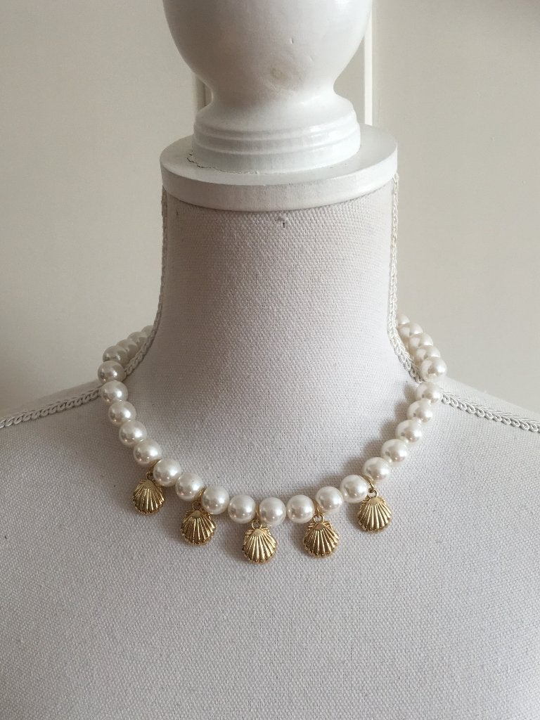 Next goudkleurige fake parel schelpjes ketting, Ophalen of Verzenden, Nieuw, Goud, Overige materialen