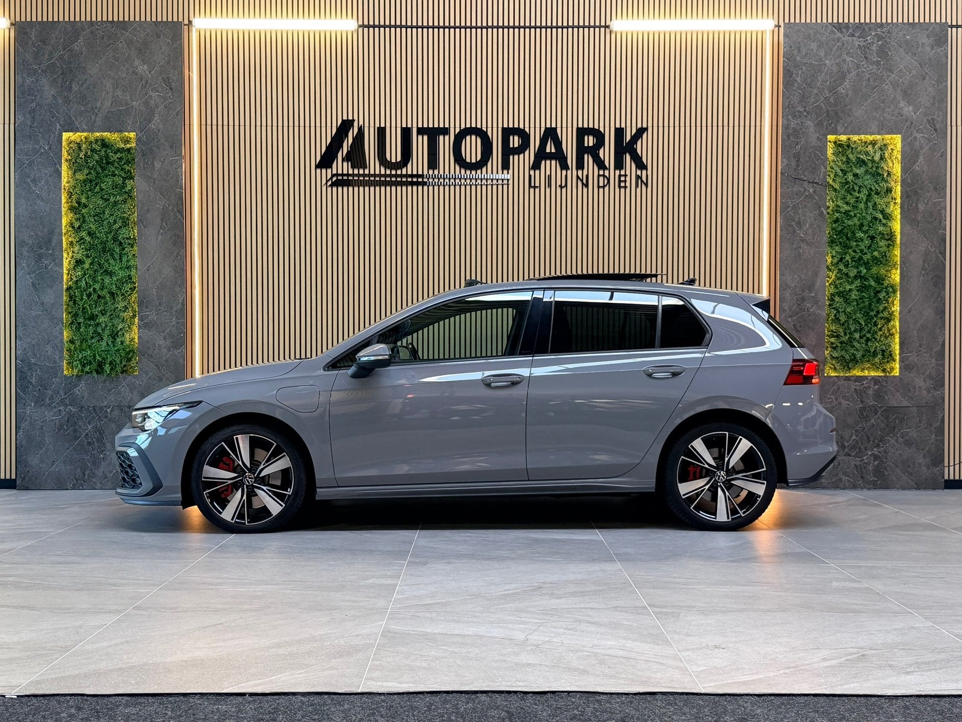 Volkswagen Golf 1.4 eHybrid GTE |BTW|PANO|VIRTUAL|IQ LIGHT|A, Dealer onderhouden, Gebruikt, 4 cilinders, Alcantara
