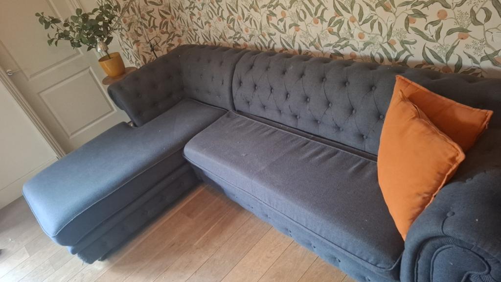 GRATIS Hoekbank met Chesterfield-details. Kleur petrol, Huis en Inrichting, Banken | Bankstellen, Ophalen, 250 tot 300 cm, Gebruikt
