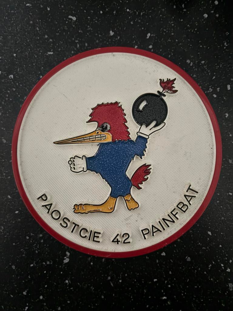 Oud Wapenschildje 42e Painfbat Limburgse Jagers Paostcie, Ophalen of Verzenden, Landmacht, Nederland, Embleem of Badge