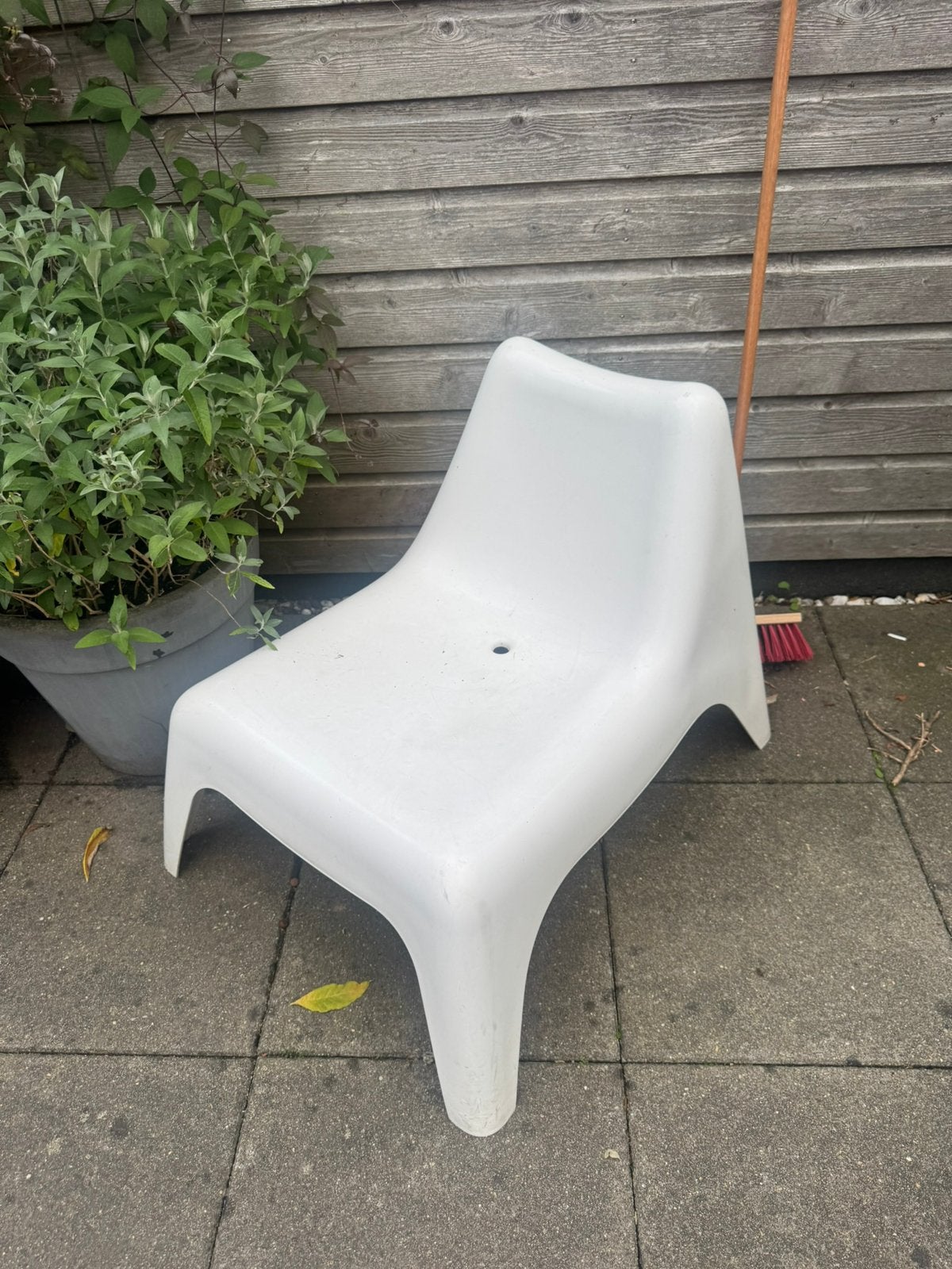 Gratis afhalen: witte tuin stoel, Tuin en Terras, Ligbedden, Ophalen, Gebruikt, Plastic