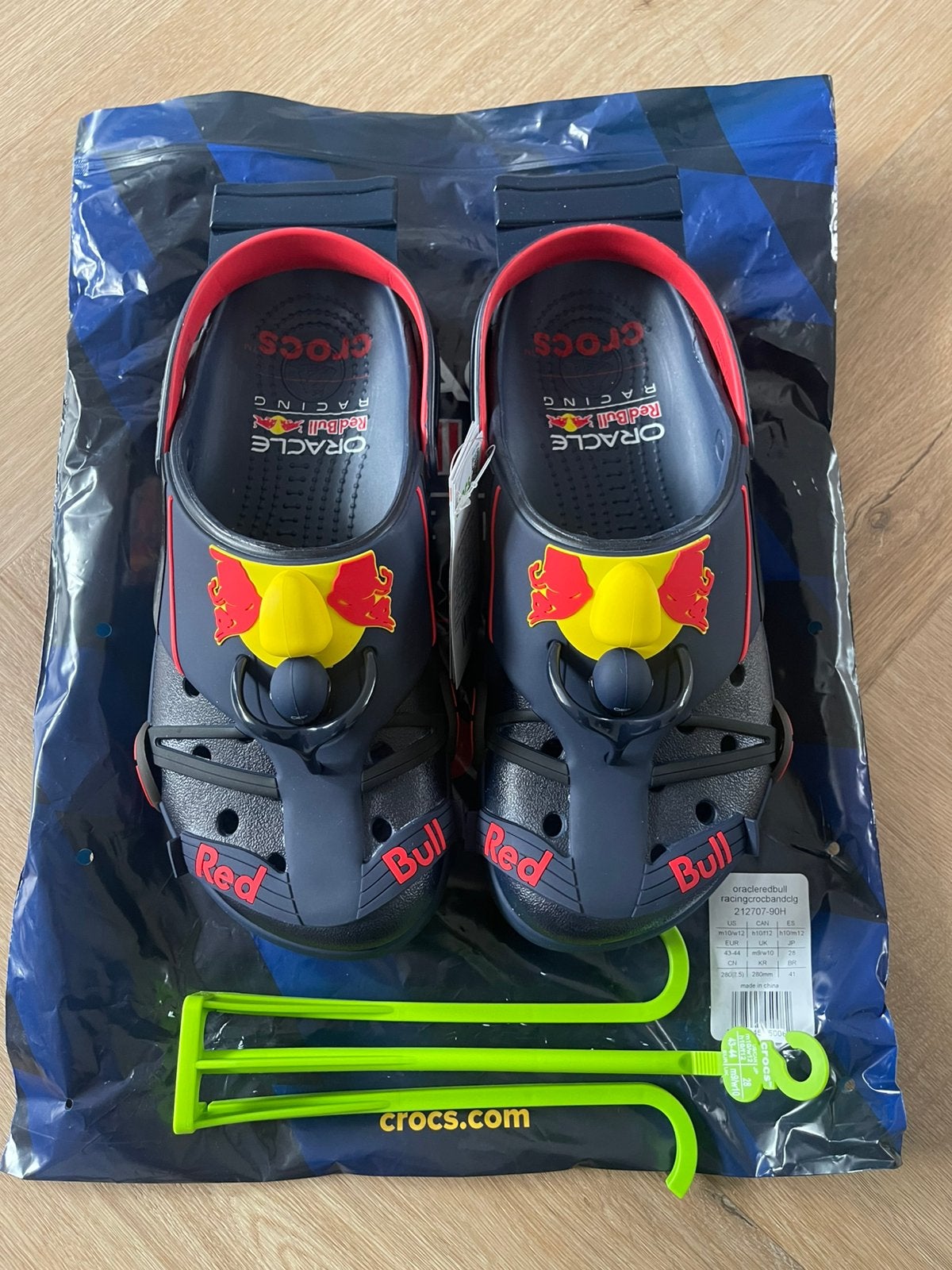Crocs x Red Bull Crocband Clog 43-44 New Max Verstappen, Klompen, Nieuw, Verzenden, Blauw
