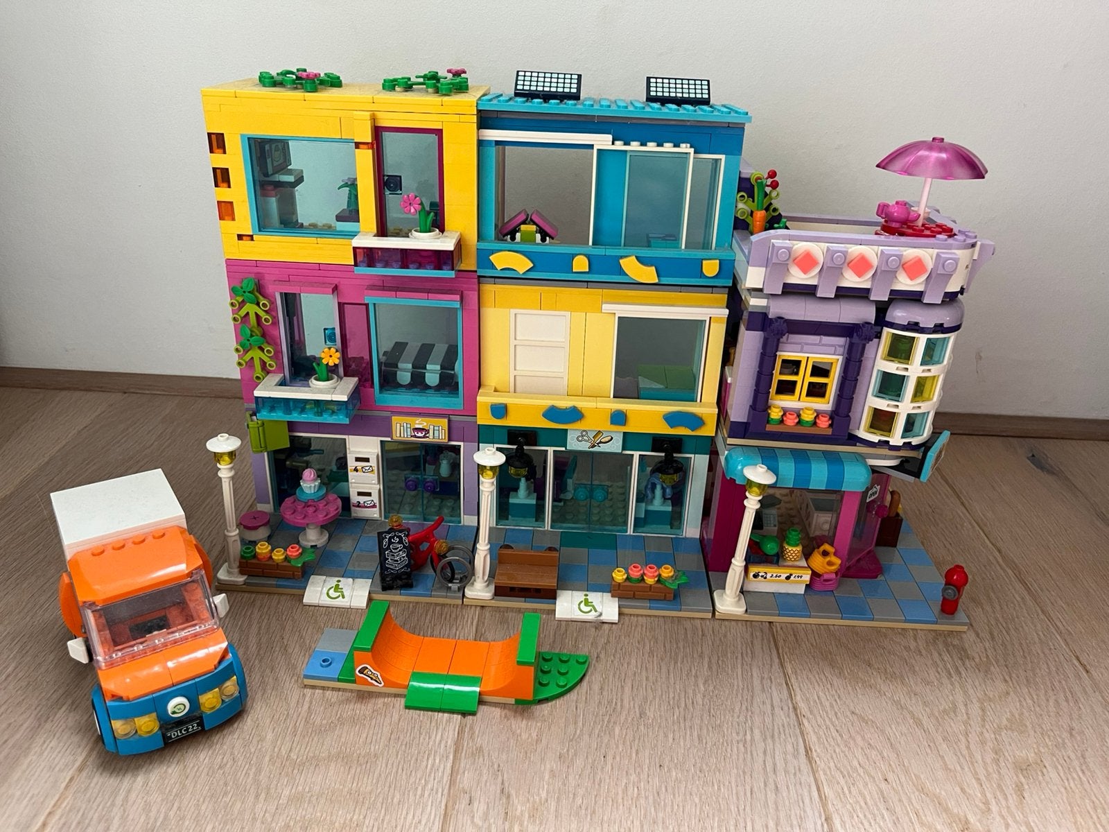 Lego Friends hoofdstraat 41704, Kinderen en Baby's, Ophalen of Verzenden, Zo goed als nieuw