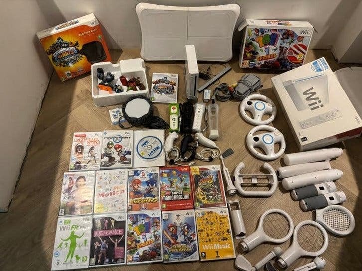 Zeer complete Nintendo Wii met 3 controllers en 14 spellen, Ophalen of Verzenden, Gebruikt, Met 3 controllers of meer, Met games
