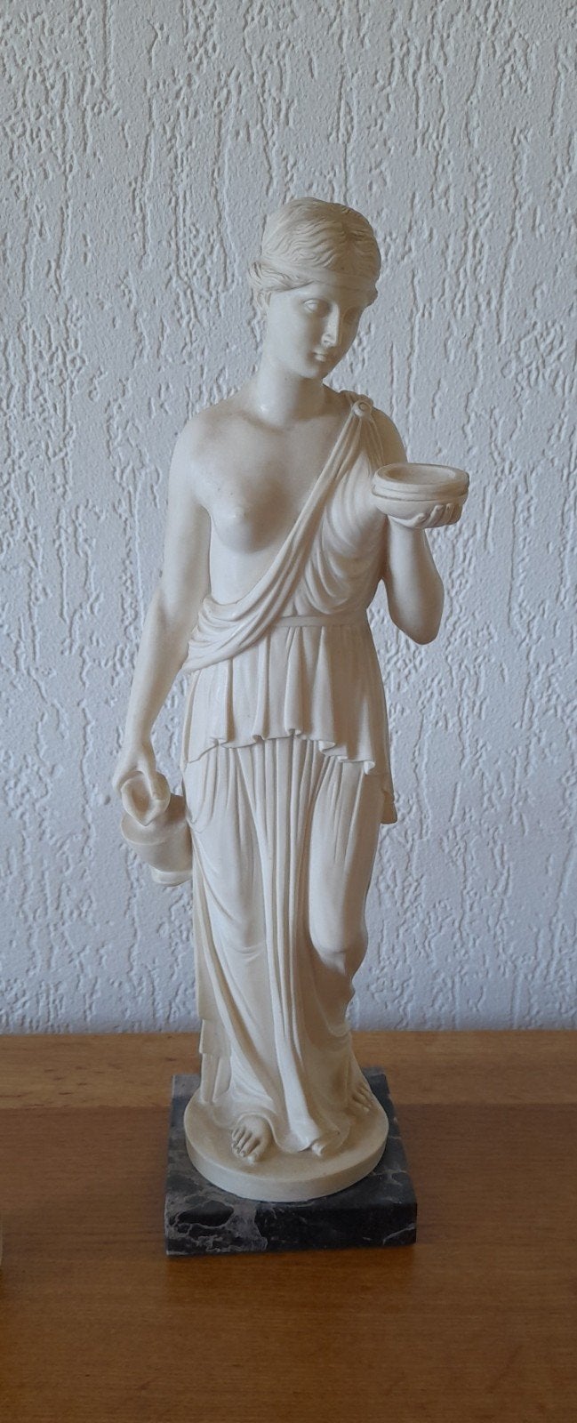 Klassiek beeld door G. Ruggeri van de Griekse godin Hebe, Ophalen of Verzenden, 20 - 50 cm, Beeld, Op sokkel