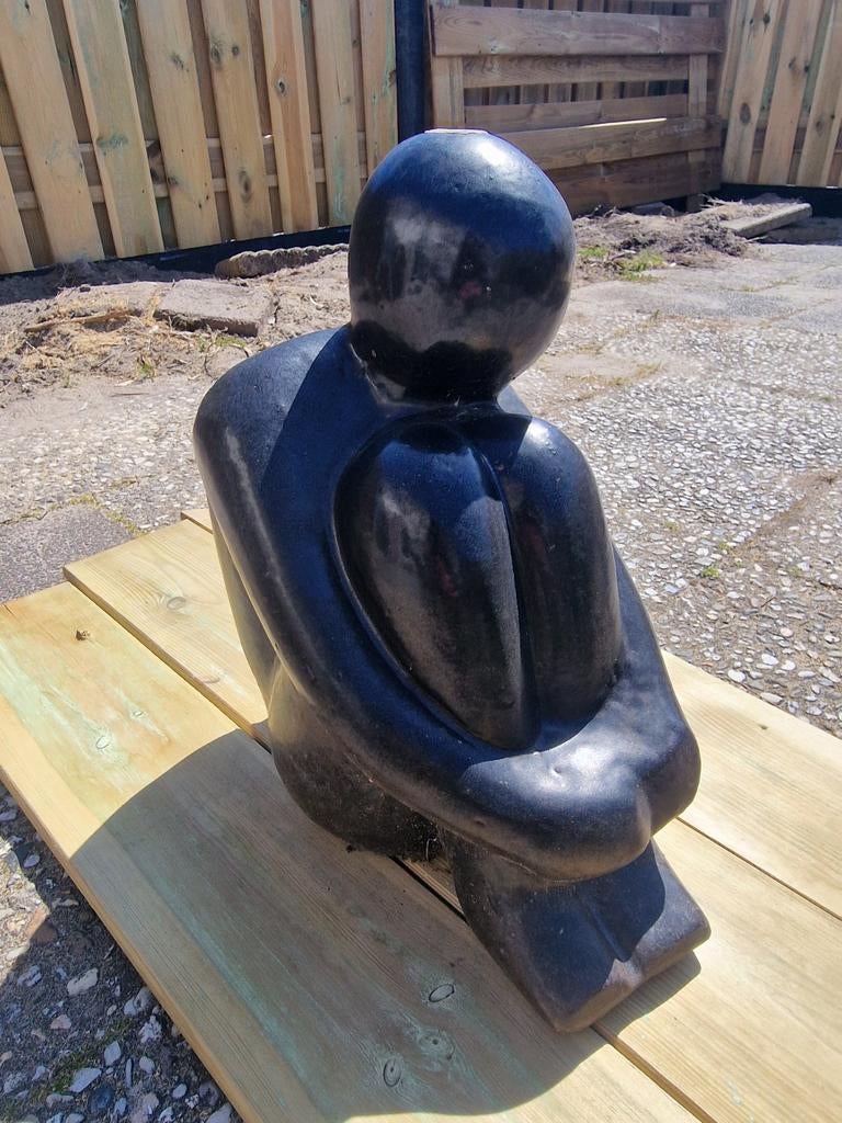 Vijverbeeld (fontein) - Zittend figuur, Ophalen