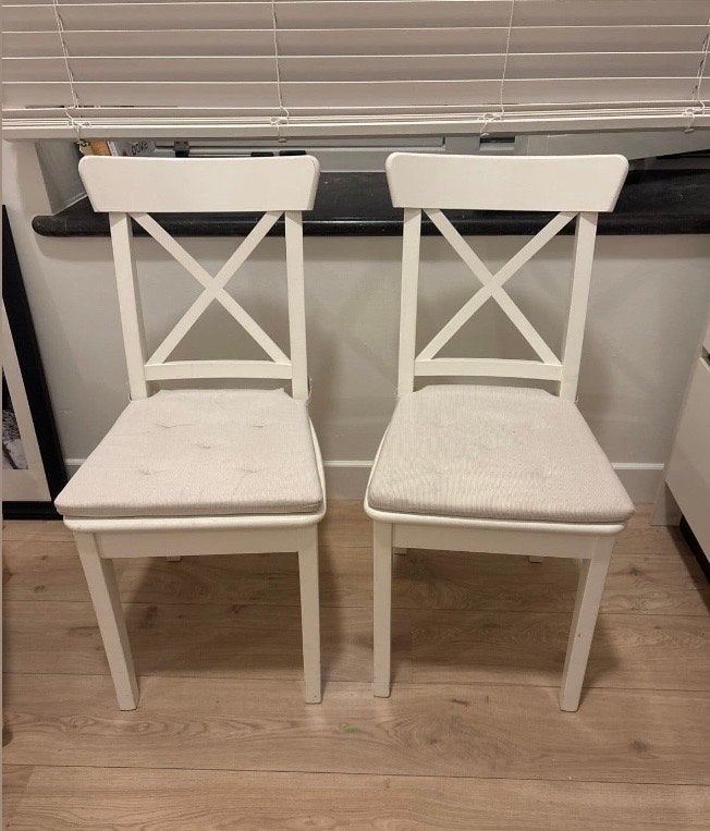 2x IKEA INGOLF eetkamerstoelen met zitkussens, Huis en Inrichting, Ophalen, Gebruikt, Twee, Wit