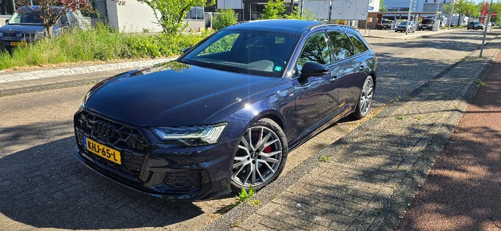 Audi A6 55 Tfsi e Quattro 367pk S Tronic 2024 Blauw, Auto's, 4 cilinders, Blauw, Vierwielaandrijving, Hybride Elektrisch/Benzine