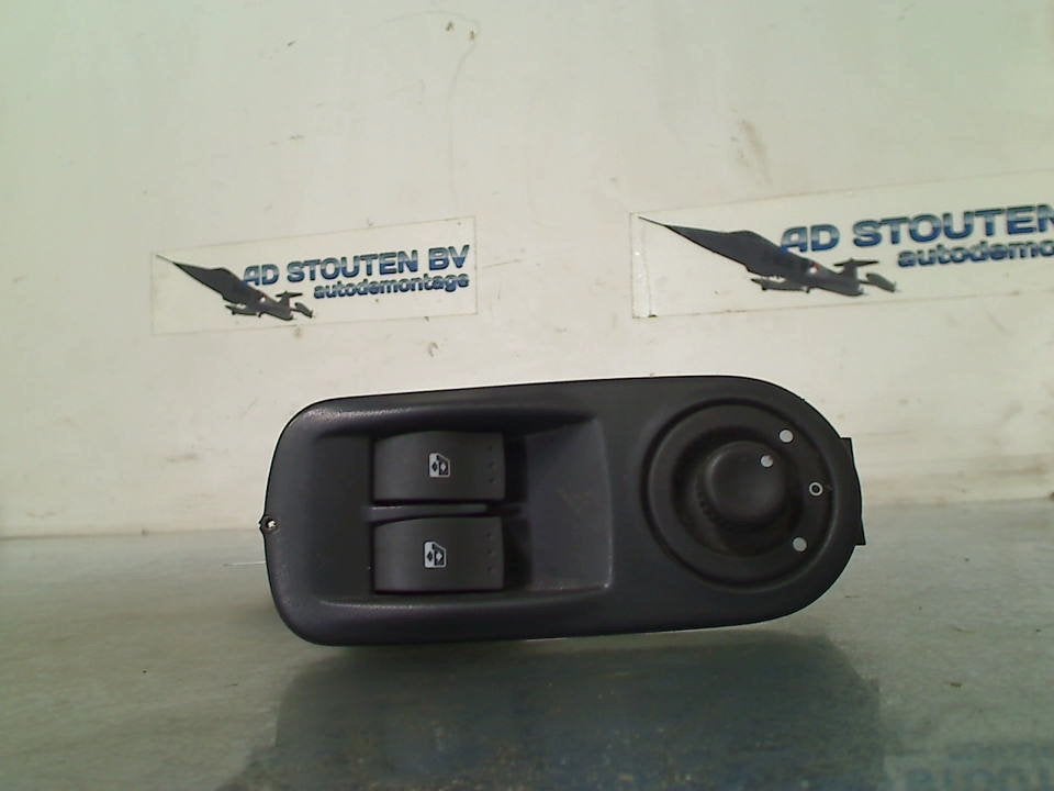 Raamschakelaar Links Voor Renault Trafic New (FL) 2005, Auto-onderdelen, Gebruikt, Renault Deutschland AG, Dialog.deutschland@renault.de