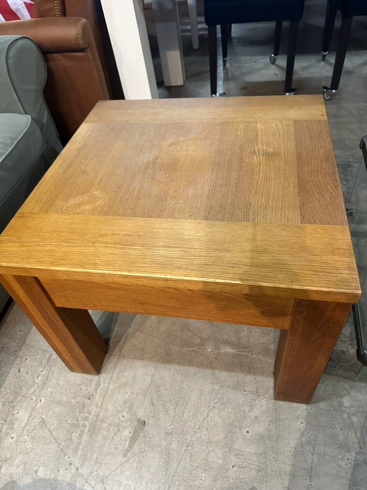 Massieve houten salontafel, C, C, Vierkant, Zo goed als nieuw