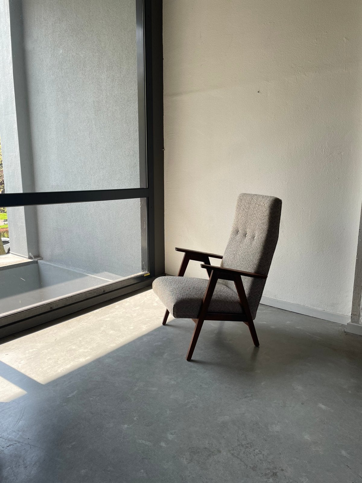 Vintage fauteuil met nieuwe bekleding ploegwol, Huis en Inrichting, Fauteuils, Ophalen, ., 2de hands, Zo goed als nieuw