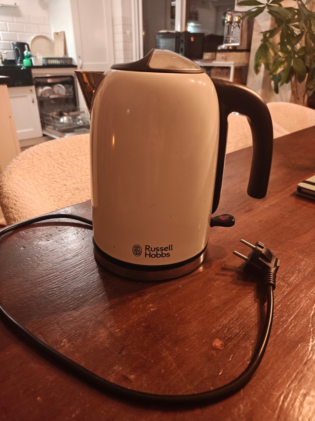 Russell Hobbs waterkoker - Gebruikt, Witgoed en Apparatuur, 1 tot 2 liter, Ophalen of Verzenden, Gebruikt, Draadloos