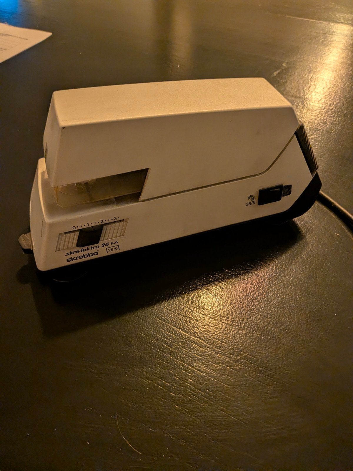 Skrebba Skre-lektro 26 h+n elektronische nietmachine, Skrebba-Werk GmbH, Bürogeräte-Fabrik, Postfach 2027, 77910 Lahr, Germany