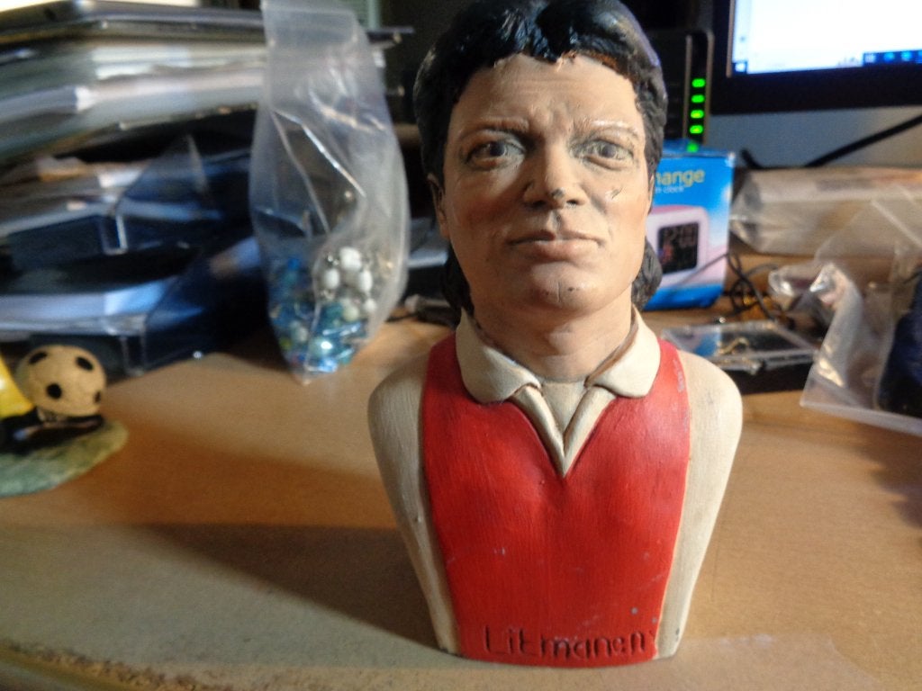 2 st stenen bustes Jari Litmanen, Maat XS of kleiner, Ophalen, Shirt