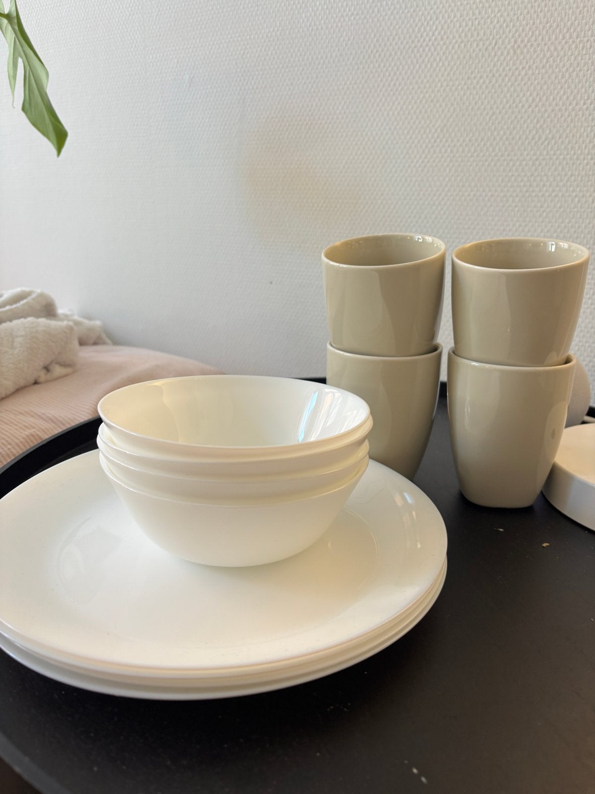 Servies set: borden, kommen en mokken, Huis en Inrichting, Keuken | Servies, Ophalen, Overige materialen, Nieuw, Overige stijlen