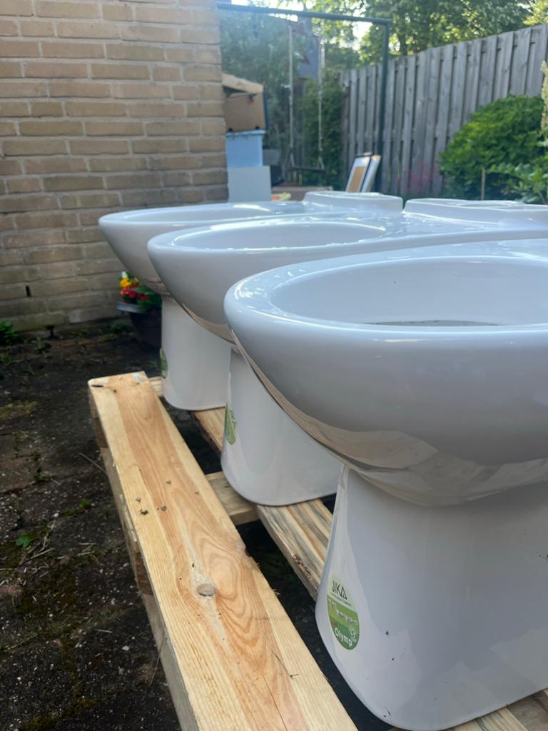 3x Nieuwe Toiletten JIKA met Bevestigingsmateriaal, Ophalen, Nieuw, Toilet