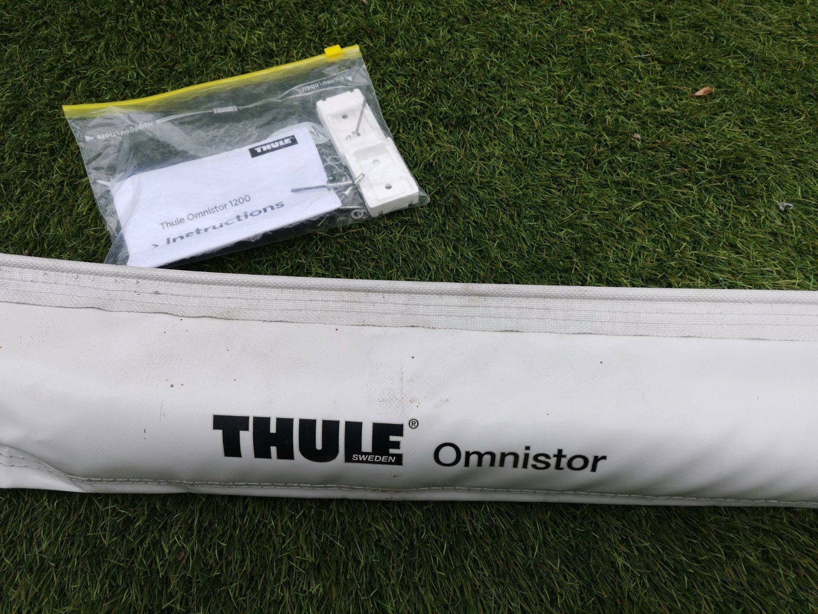 Thule Omnistor 1200 325 zakluifel, Ophalen, Zo goed als nieuw