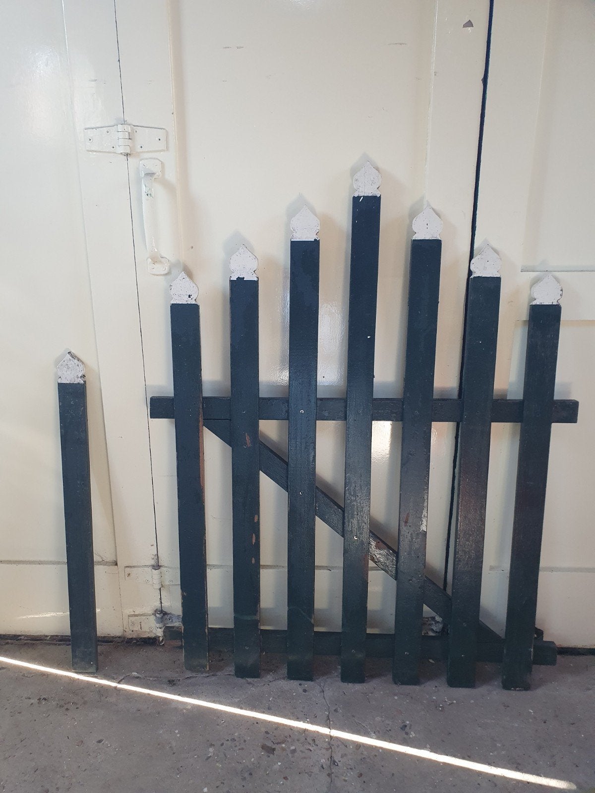 Hekje met planken, palen en dwarsliggers, Ophalen, Gebruikt, IJzer, Tuinhek