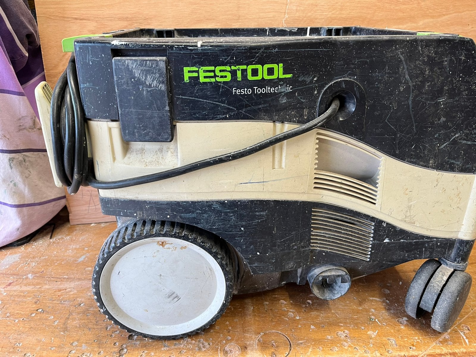 Festool  stofzuiger igst  eind vd slang geen koppeling, Ophalen of Verzenden, Zo goed als nieuw, 1200 watt of meer, Overige typen