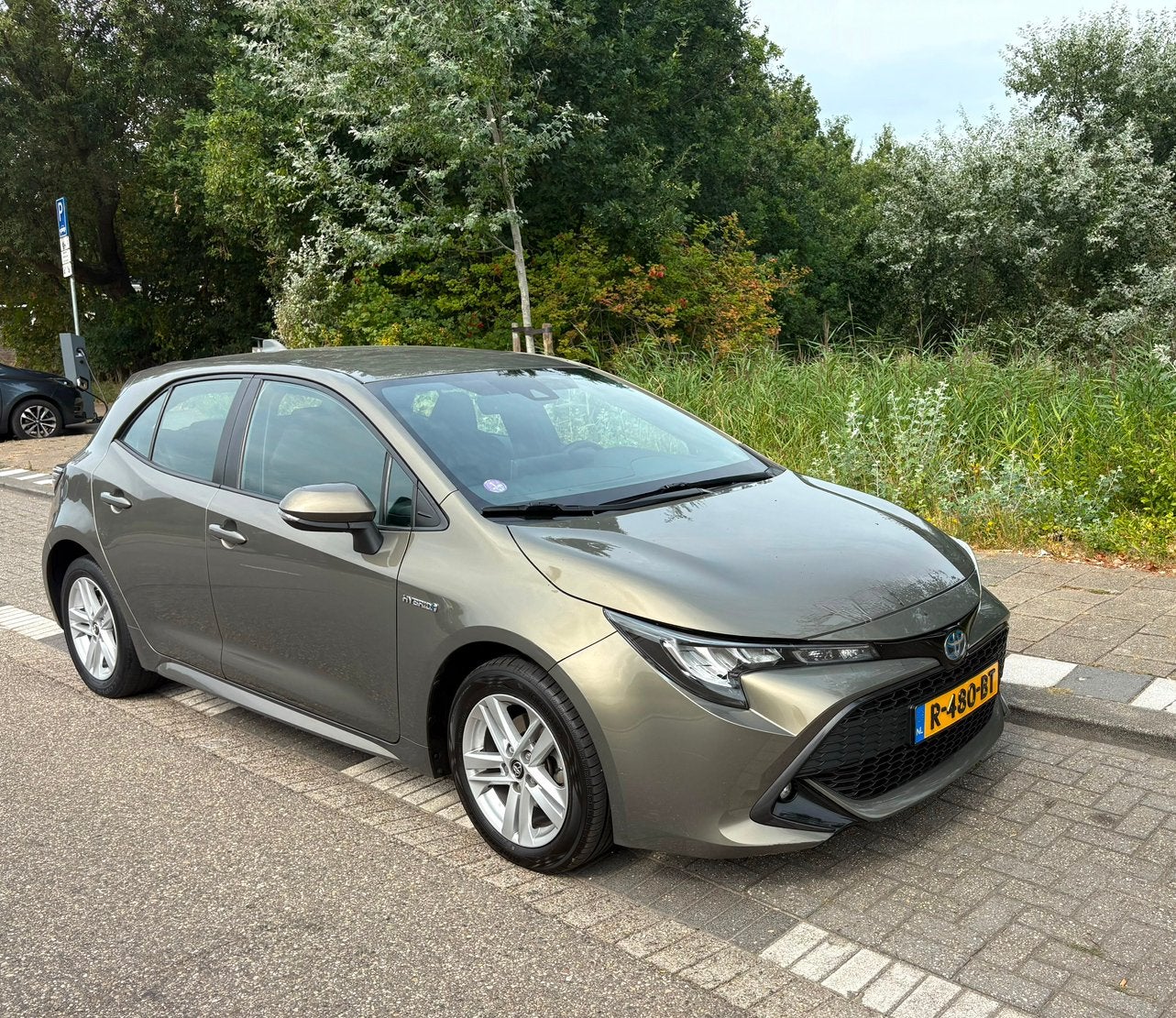 Toyota Corolla Active 1.8 Hybrid Automaat | Zeer nette auto, 4 cilinders, Corolla, 122 pk, Dealer onderhouden