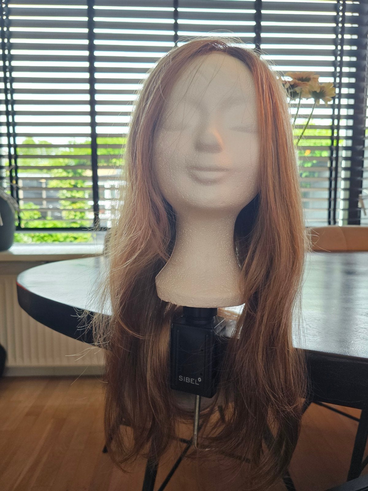 Belle Madame Tamara pruik, caramel root, synthetisch haar, Ophalen of Verzenden, Zo goed als nieuw, Pruik of Haarverlenging