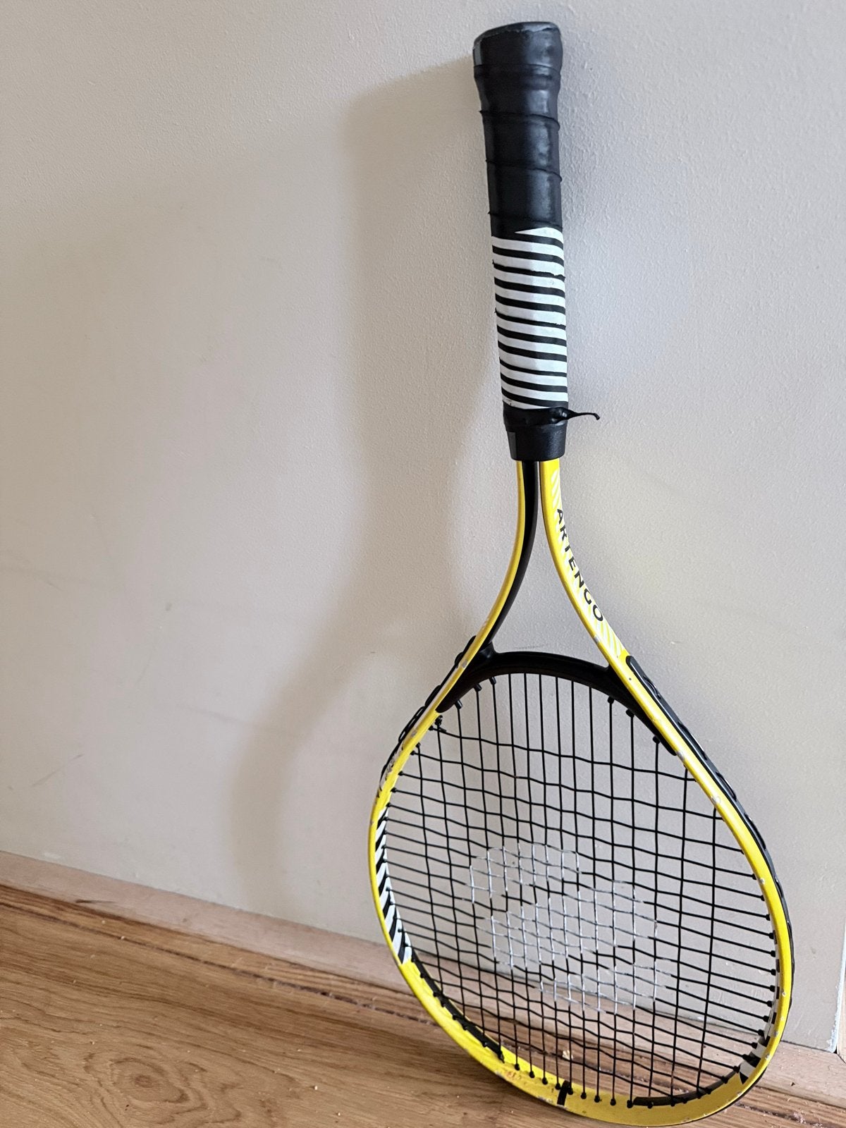 Artengo TR130 Junior Tennisracket 25 inch met hoes, Ophalen of Verzenden, Gebruikt, Racket, Overige merken