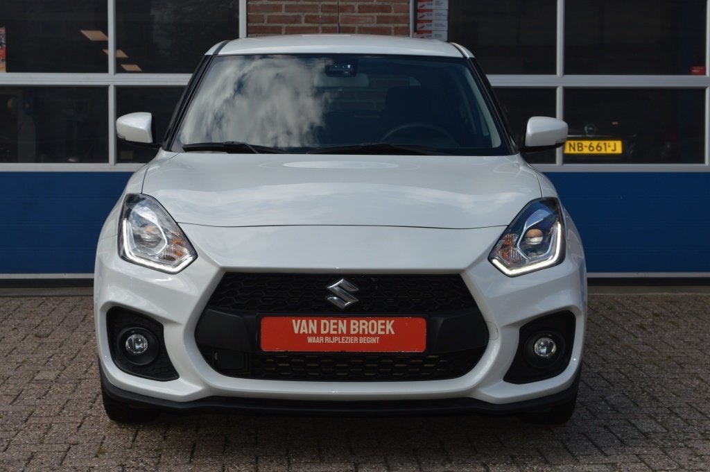 Suzuki Swift 1.4 Sport | CAMERA - STOELVERW. (bj 2021), Auto's, Stof, Gebruikt, 4 cilinders, 129 pk