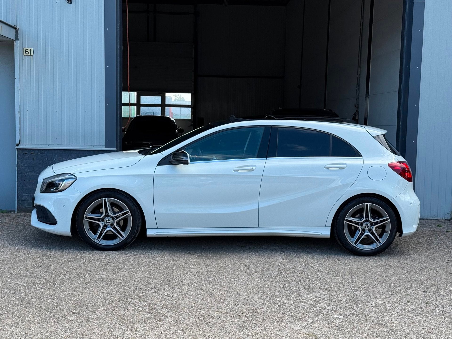 Mercedes-Benz A-klasse 200 Edition Automaat Pano|H&K|LED!, Gebruikt, Wit, Bedrijf, 19 km/l