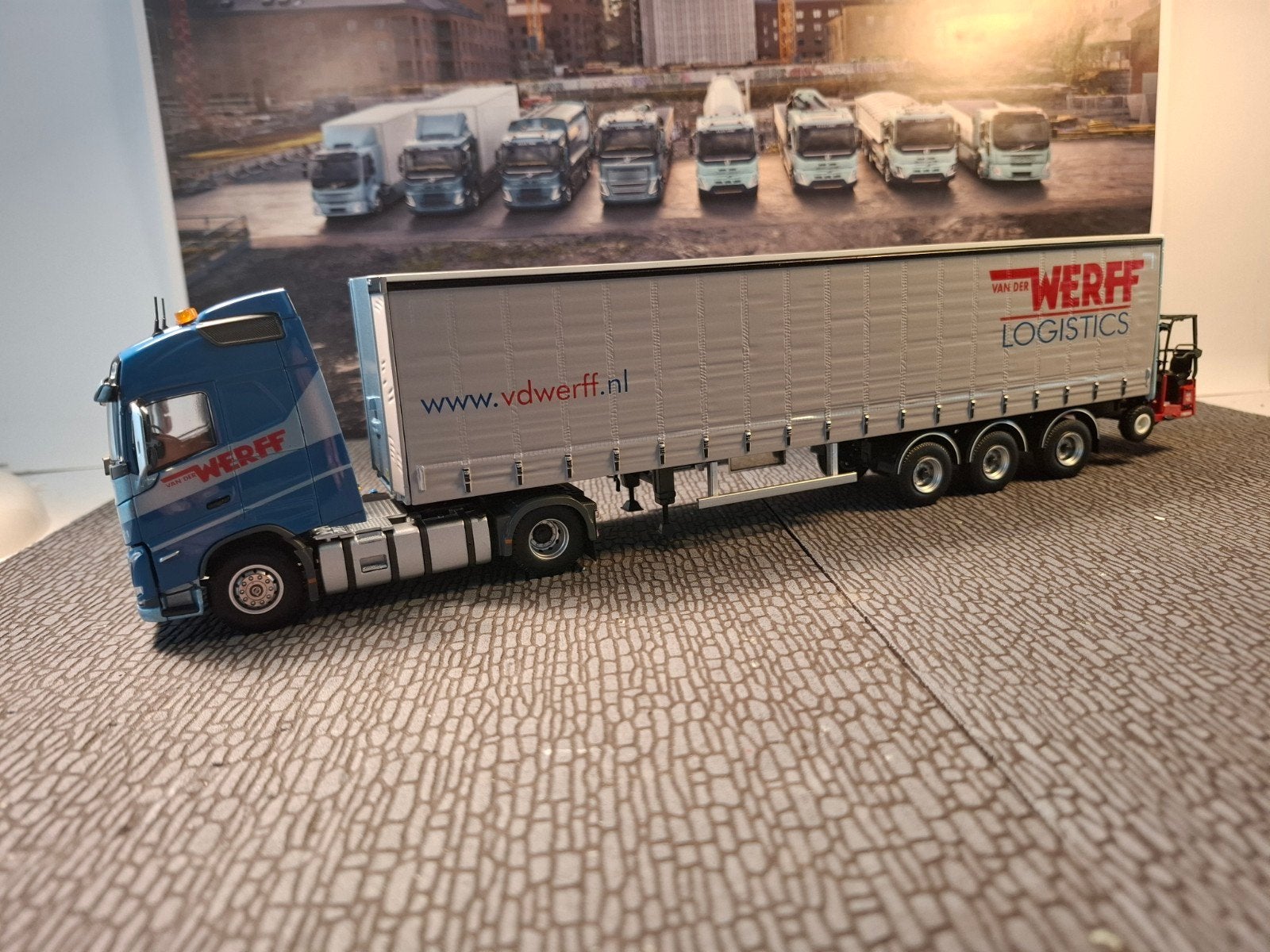 Volvo FH met schuifzeiltrailer kooi aap van de Werff Tekno., Hobby en Vrije tijd, Modelauto's | 1:50, Ophalen of Verzenden, Nieuw