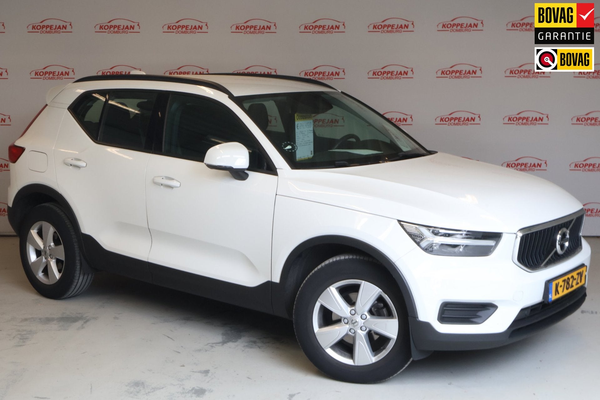 Volvo XC40 1.5 T2 Momentum Core NL auto, appconnect, PDC ach, Gebruikt, 129 pk, Wit, Origineel Nederlands