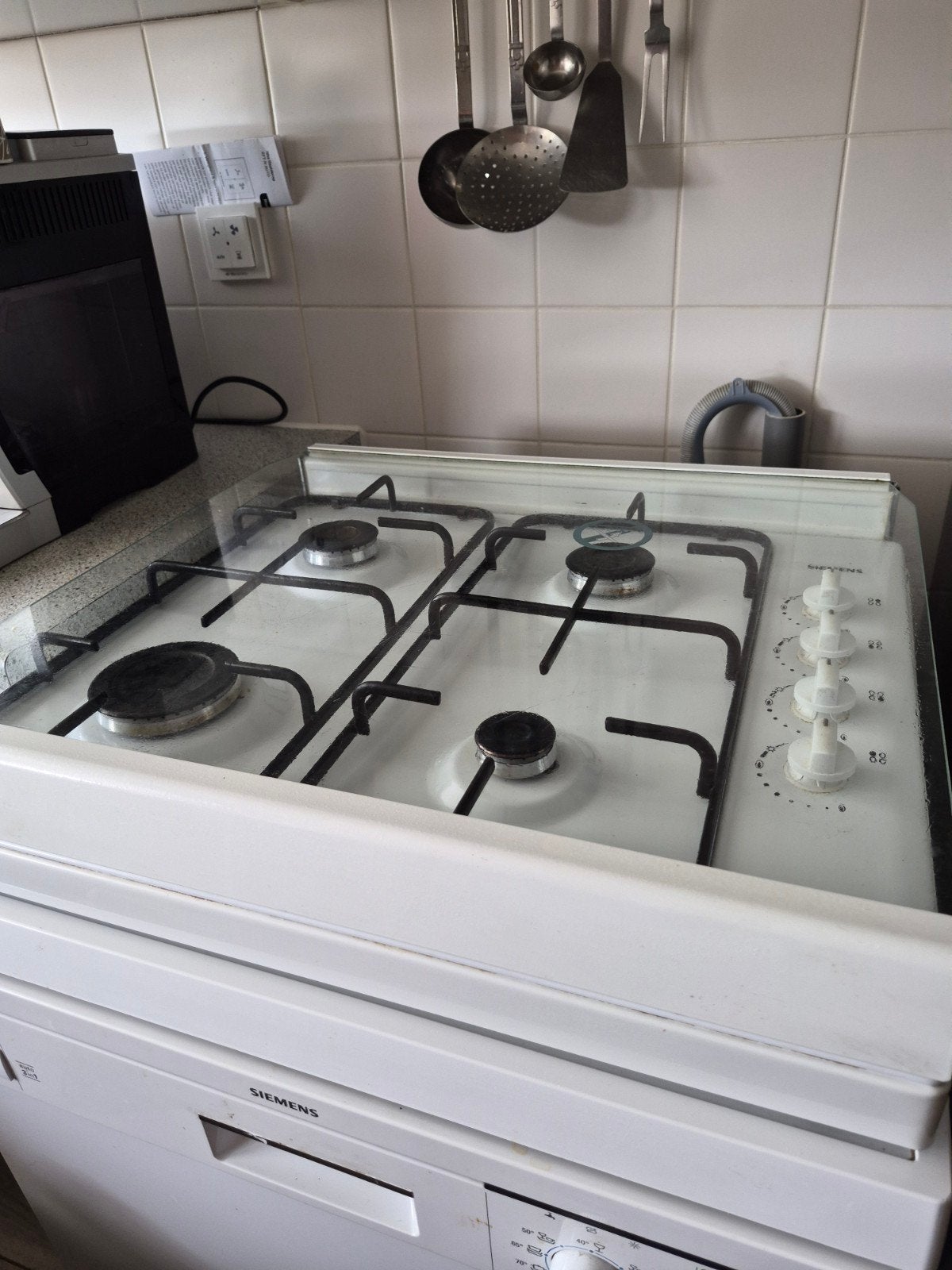 Siemens gasfornuis met 4 pitten en glazen afdekplaat, Gebruikt, Gas, Vrijstaand, 4 kookzones