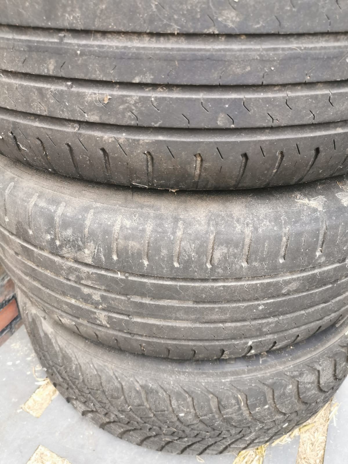 Set van 4 winterbanden met velgen - 215/45 R17 98V, Ophalen, Banden en Velgen, 17 inch, Winterbanden