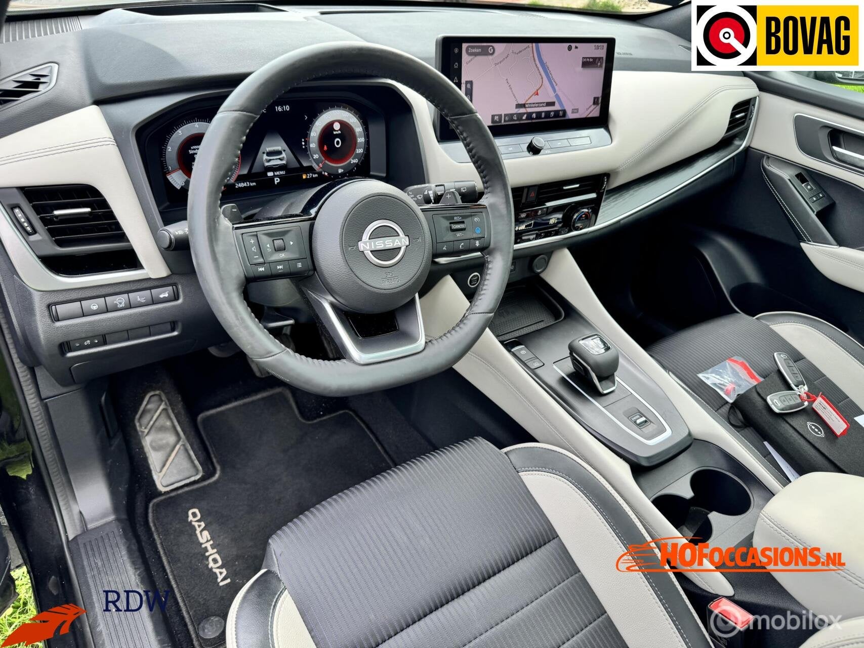 Nissan Qashqai 1.3 MHEV Tekna PANO / LEDER / HUD / TREKHAAK, Auto's, Dealer onderhouden, Zwart, 4 cilinders, Met garantie (alle)