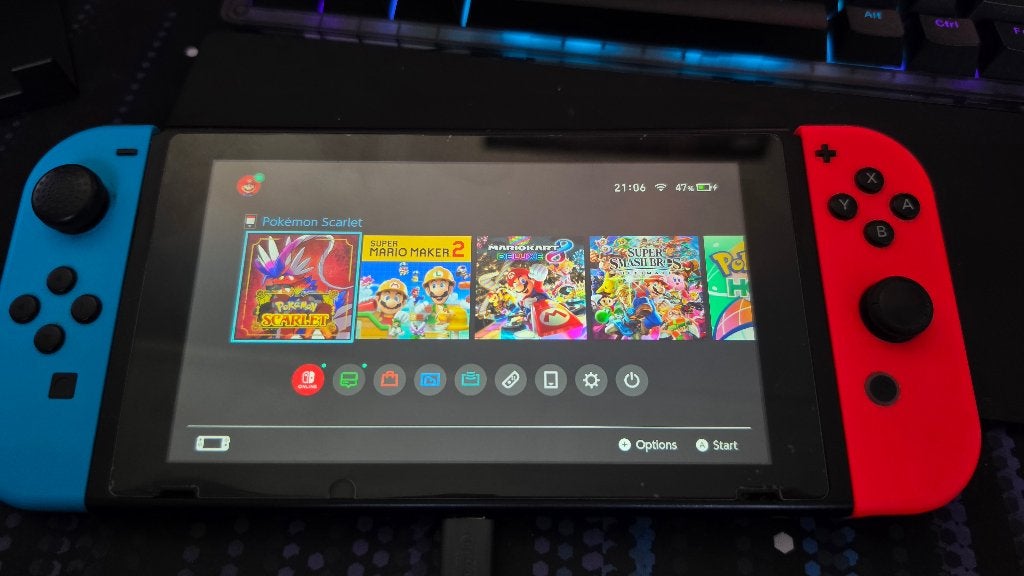 Nintendo Switch V1 Ongepatcht + 5 Games + Pro Controller, Spelcomputers en Games, Spelcomputers | Nintendo Switch, Met 2 controllers