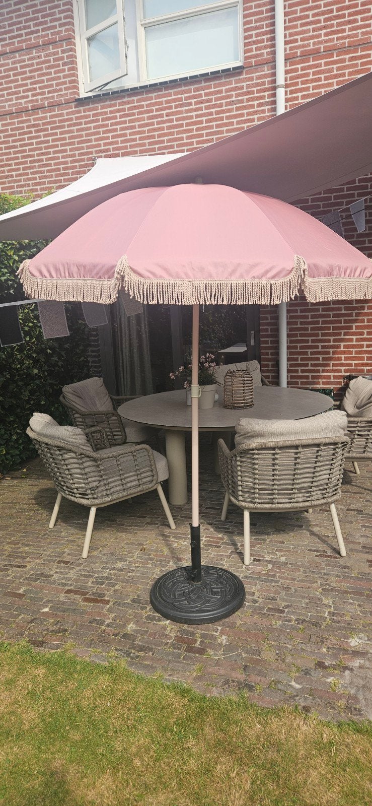 Roze stokparasol met franjes en parasolvoet, Ophalen, Zo goed als nieuw, 1 tot 2 meter, Stokparasol