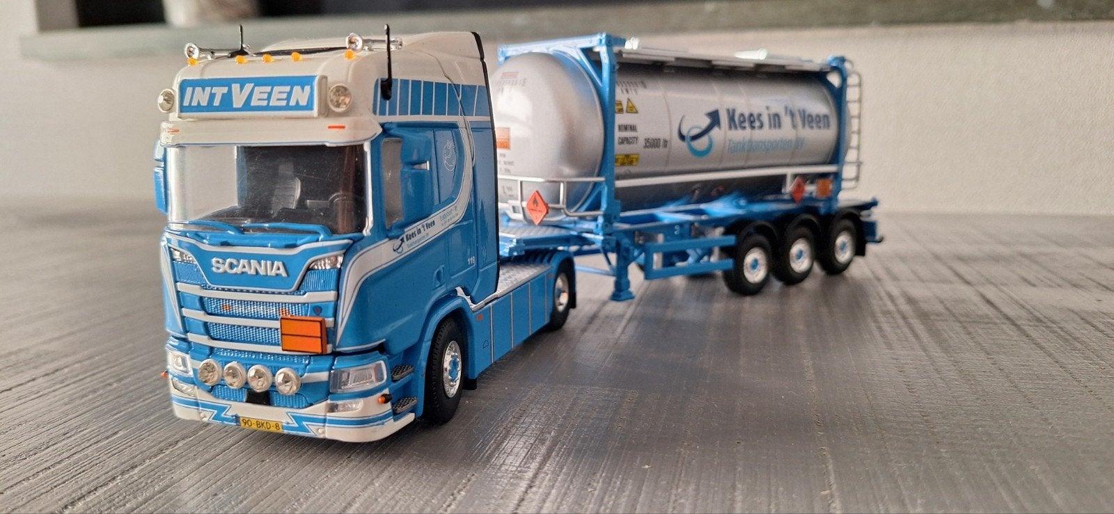 Tekno Scania Next Gen Intveen met trailer en tankcontainer, Hobby en Vrije tijd, Ophalen of Verzenden