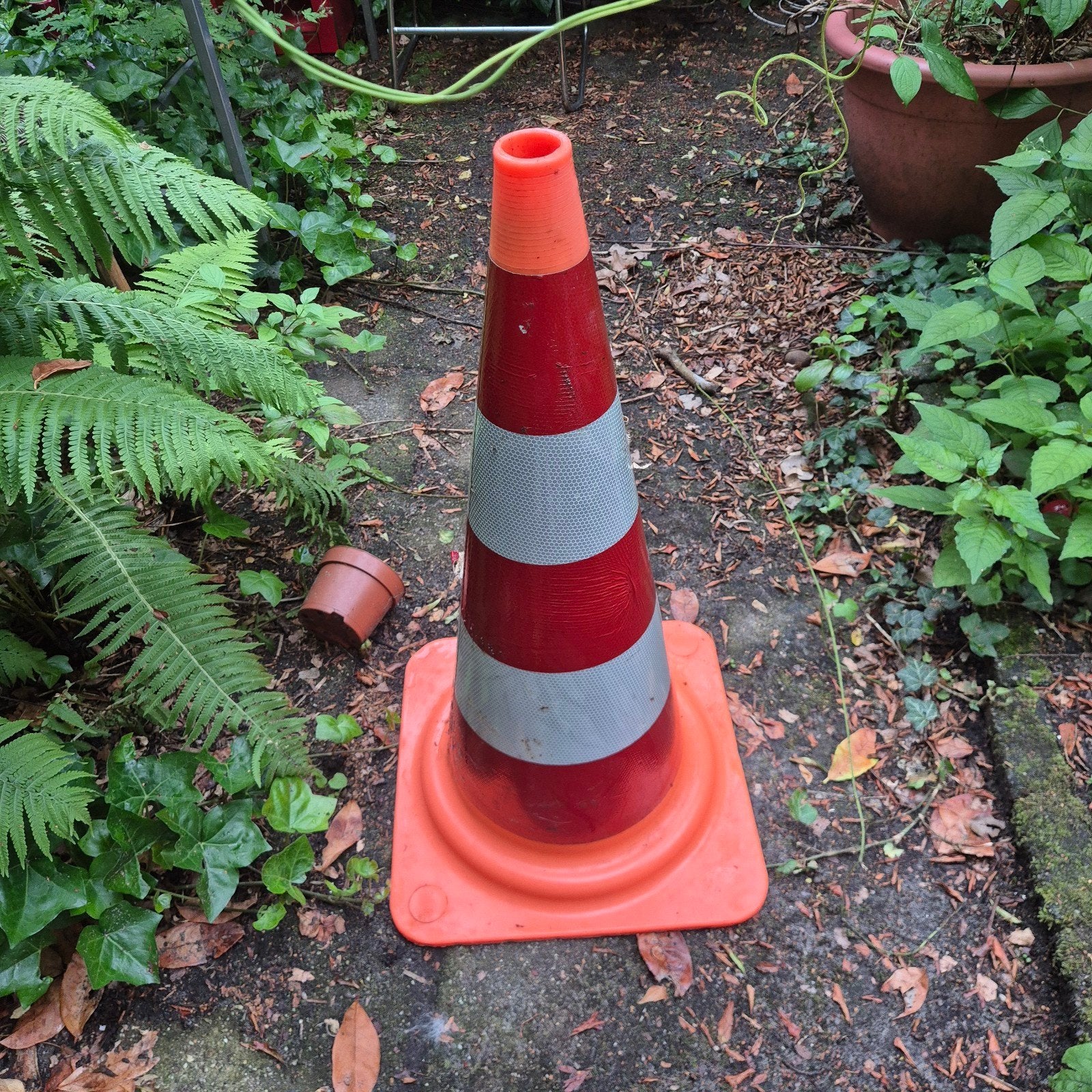 Verkeerskegel rood/wit - Gebruikt, Doe-het-zelf en Verbouw, Overige Doe-het-zelf en Verbouw, Ophalen of Verzenden, Gebruikt