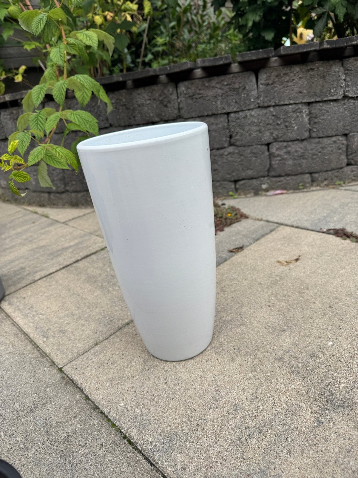 Witte bloempot/ vaas, zo goed als nieuw, Rond, Binnen, Zo goed als nieuw, Aardewerk