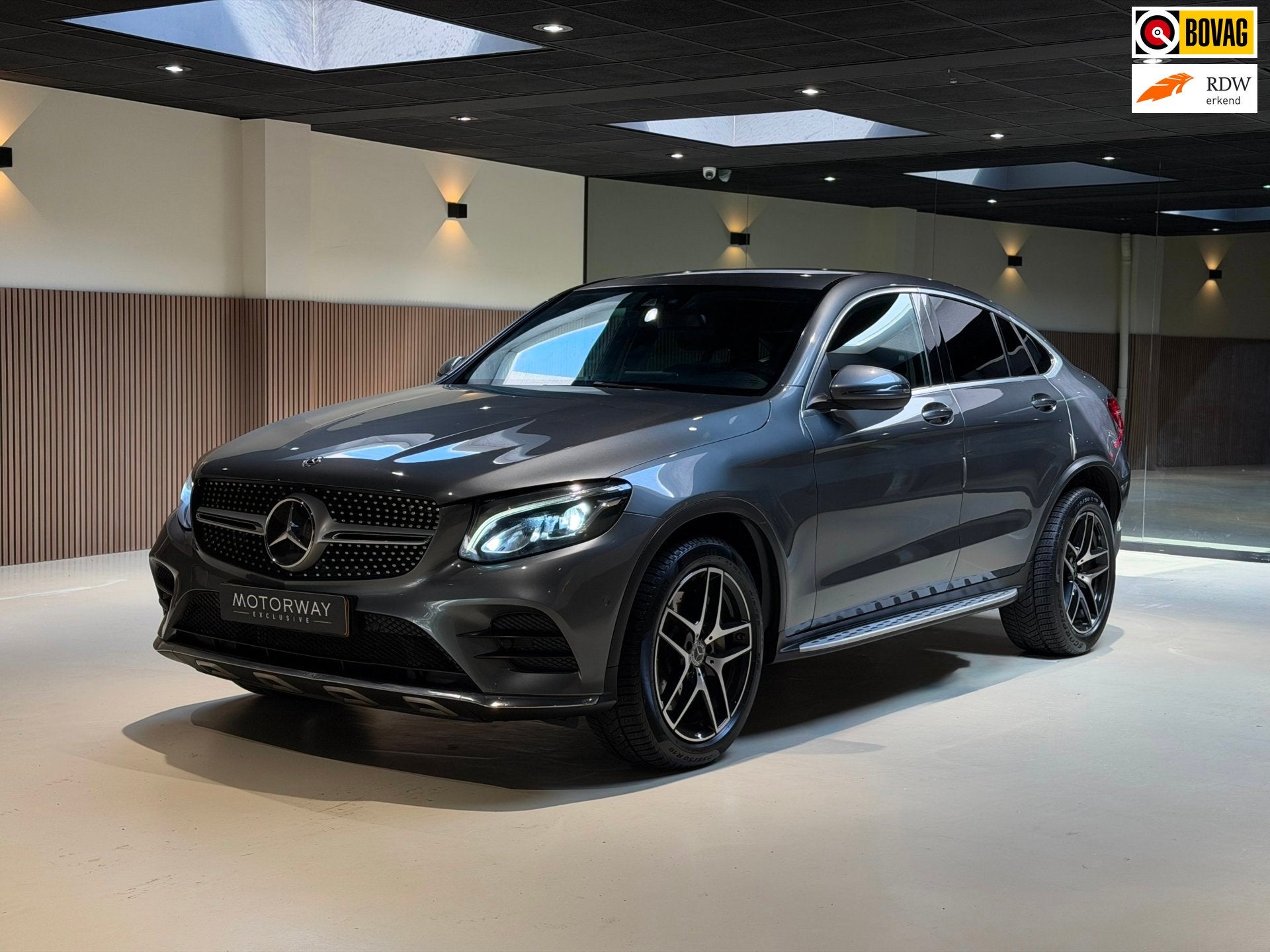 Mercedes-Benz GLC-klasse Coupé 250 4MATIC|Camera|Leder|Navi, Auto's, Mercedes-Benz, Gebruikt, 4 cilinders, Leder, Bedrijf