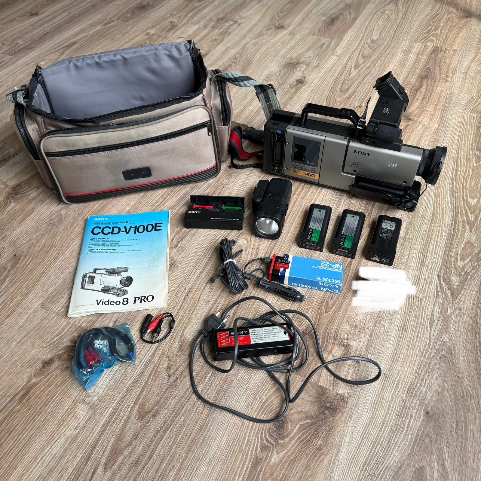 Analoge Video 8 videocamera Sony Pro CCD-V100E, Ophalen, 8mm