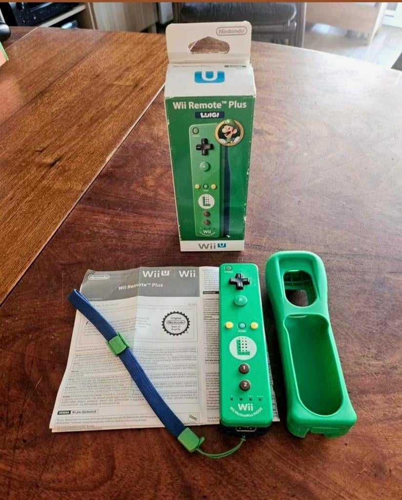 Wii remote plus Luigi (CIB), Ophalen of Verzenden, Zo goed als nieuw, Draadloos, Wii-mote of Nunchuck