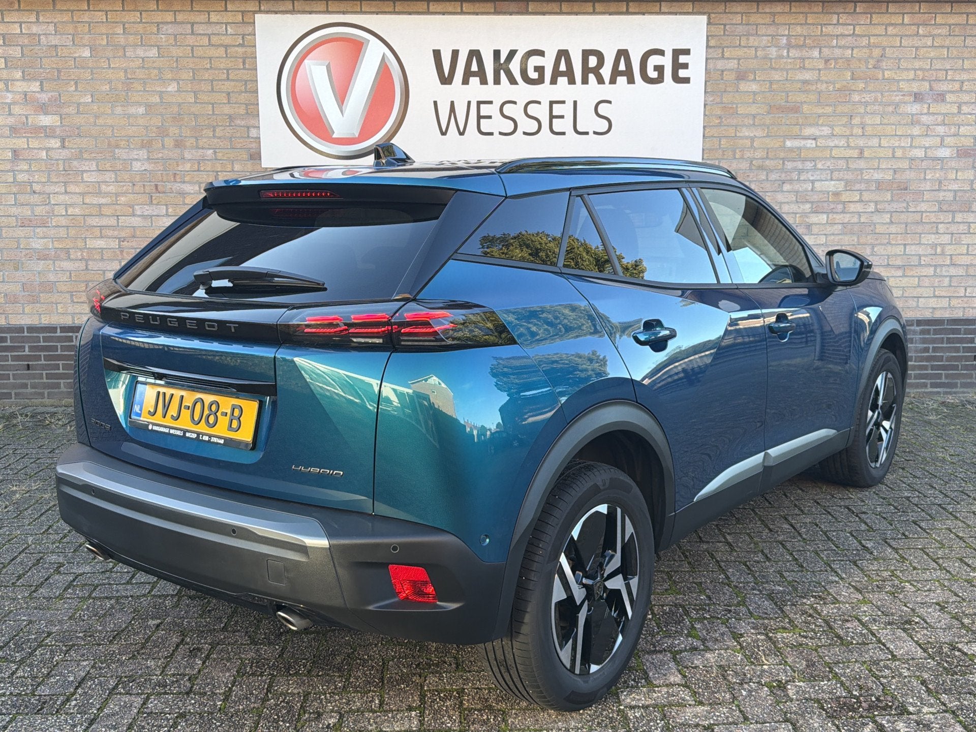 Peugeot 2008 1.2 Hybrid 145 Allure Automaat | Camera | PDC |, Auto's, Stof, Gebruikt, 1199 cc, Blauw