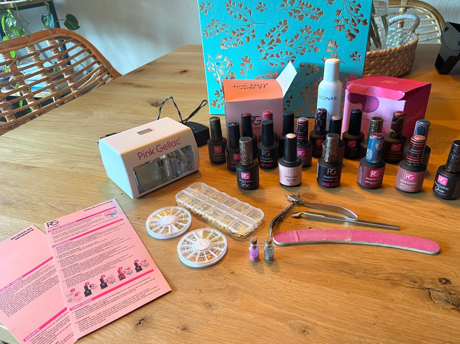 Pink gellac complete set met 19 kleuren, Ophalen of Verzenden, Zo goed als nieuw, Overige kleuren, Handen en Nagels
