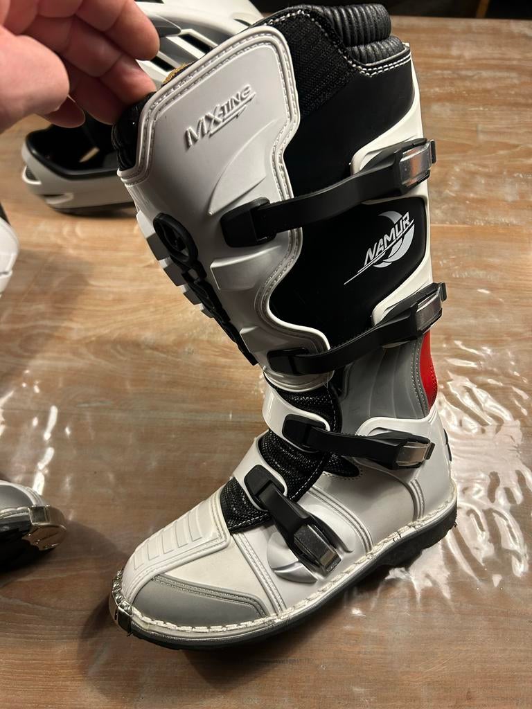 Nieuwe Crossmotor Laarzen (mt 42) & Helm (mt M), Motoren, Kleding | Motorhelmen, Overige merken, M, Ophalen of Verzenden, Nieuw zonder kaartje