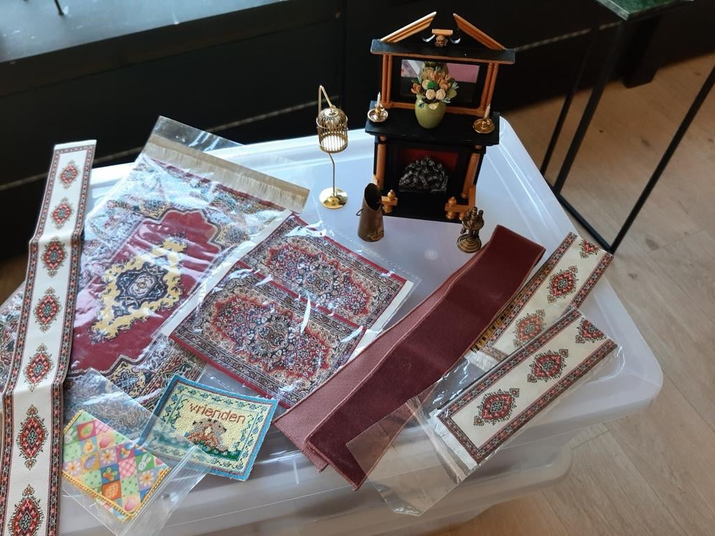 Voor Poppenhuis met 2 koper dingen, Verzamelen, Ophalen, Poppenhuis
