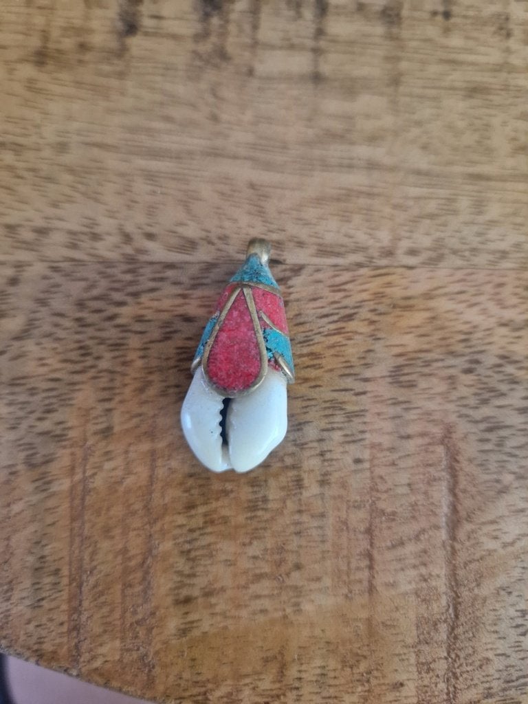 Antieke, Tibetaanse hanger. Schelp met turquoise en koraal., Ophalen of Verzenden, Zilver, Hanger, Met edelsteen
